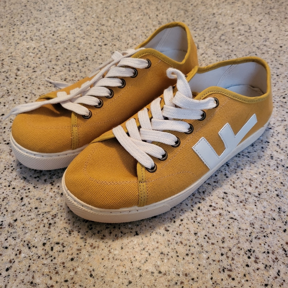 Flamingos Life Womens SZ 37 Mustard Colored shoes
